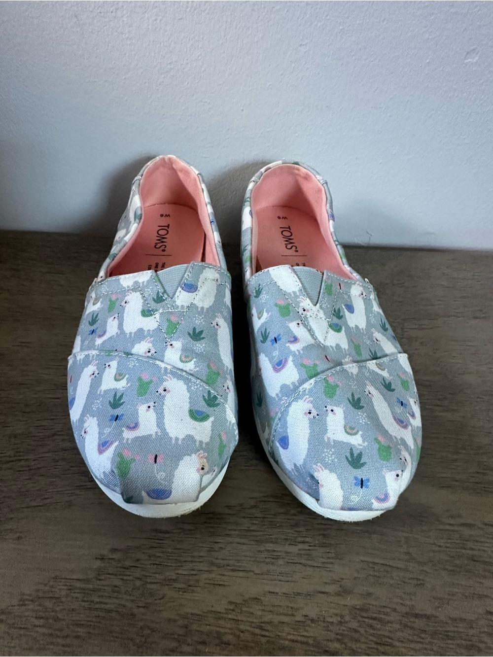 Toms Kids Llama Print Slip-On Shoes Size 6